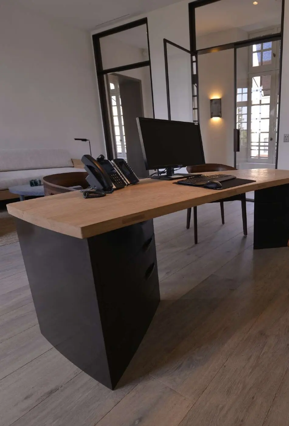 Bureau · acier patiné · pour Pierre Yovanovitch