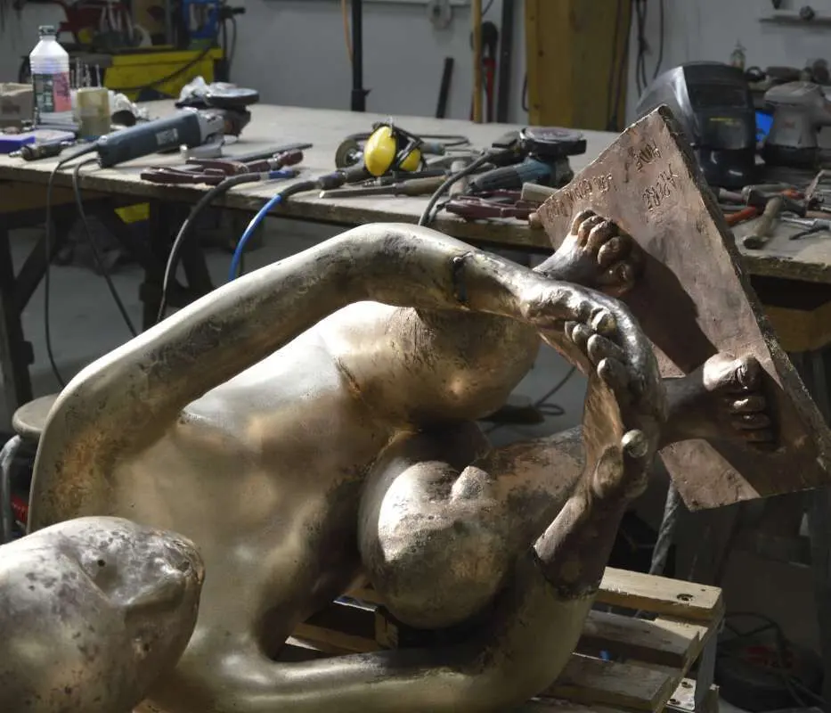 Restauration d'une sculpture en bronze à l'atelier